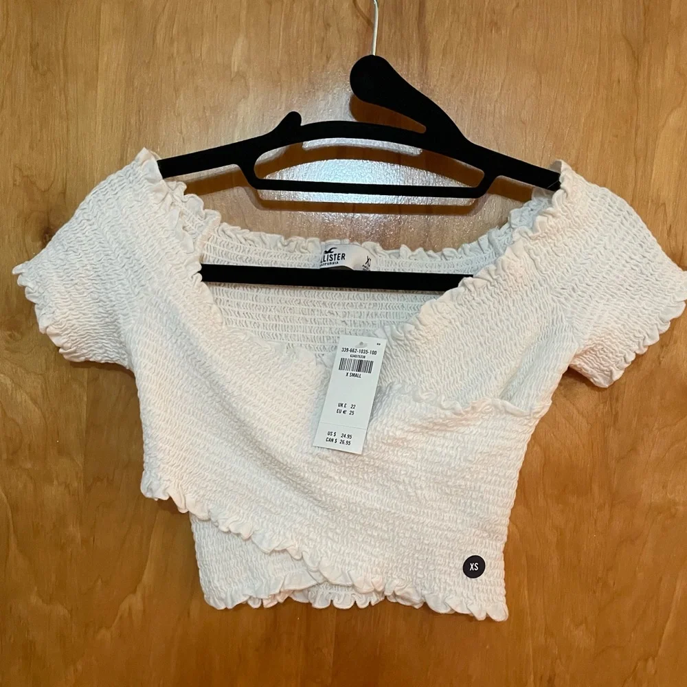 NWT Hollister Smocked Wrap Off-The-Shoulder Crop Top White XS - Picture 3 of 7